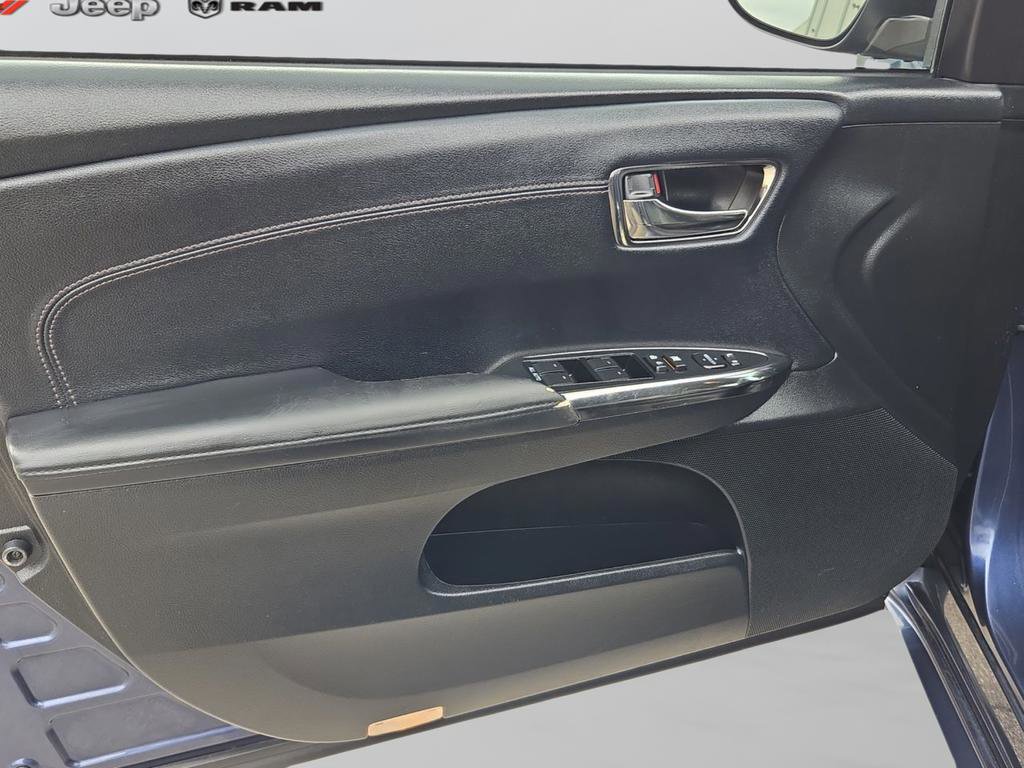 Used 2017 Toyota Avalon XLE image 32