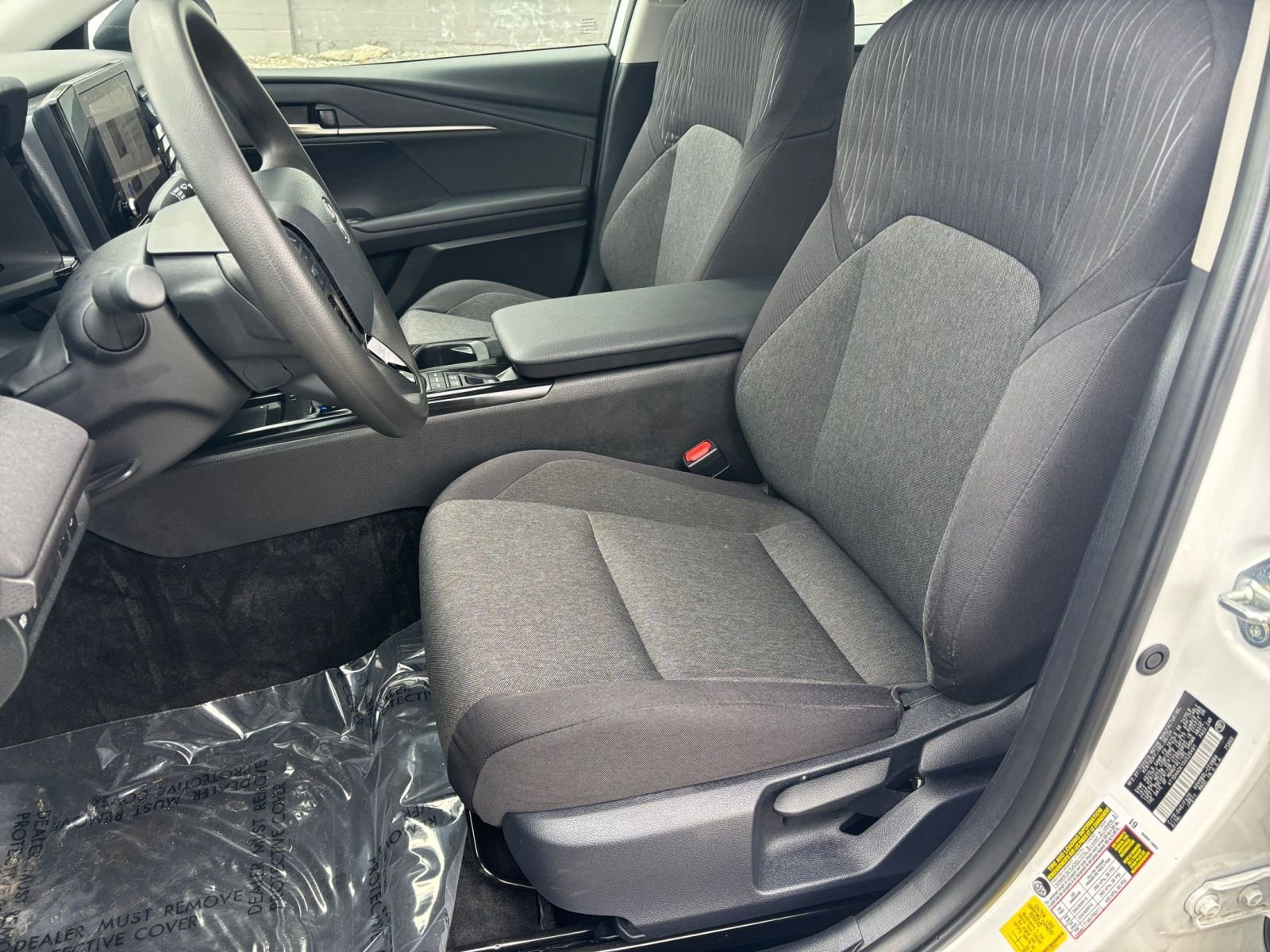 Used 2025 Toyota Camry LE image 32