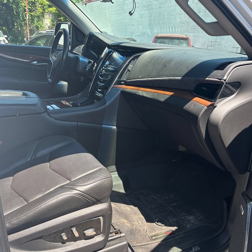Used 2017 Cadillac Escalade Luxury AWD/4WD image 10