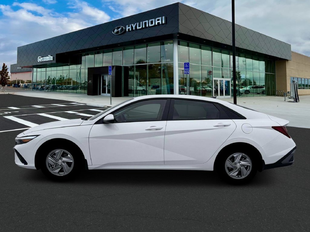 New 2026 Hyundai Elantra SE FWD image 3