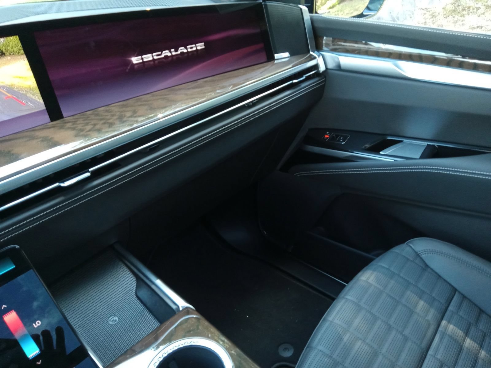 New 2026 Cadillac Escalade Platinum Sport AWD/4WD image 16