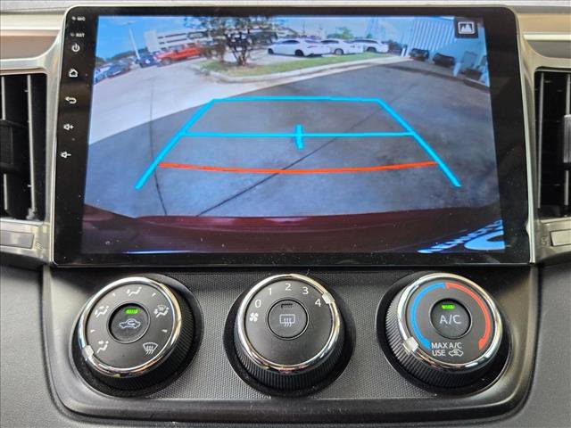 Used 2018 Toyota RAV4 LE FWD image 13