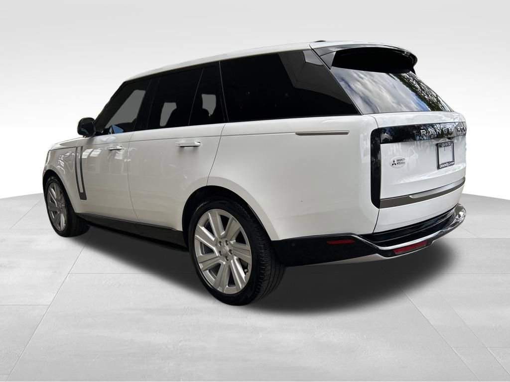 Used 2023 Land Rover Range Rover SE AWD/4WD image 4
