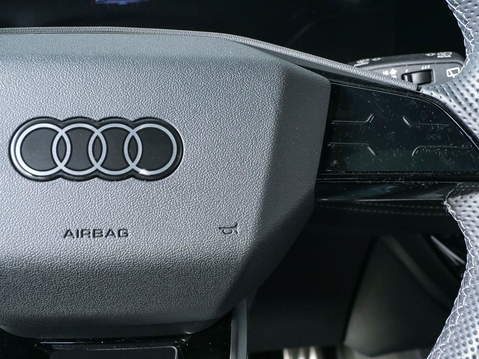 Used 2025 Audi SQ6 e-tron Prestige w/ 21" Black Optic Wheel Package AWD/4WD image 12