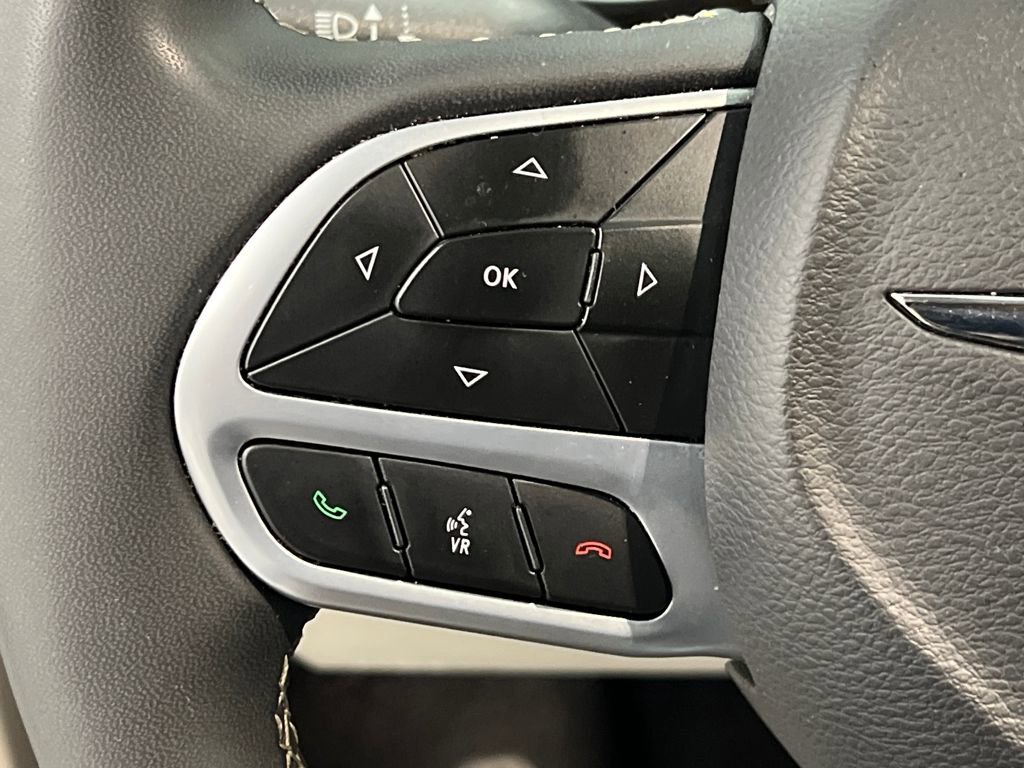 Used 2024 Chrysler Pacifica Limited image 53