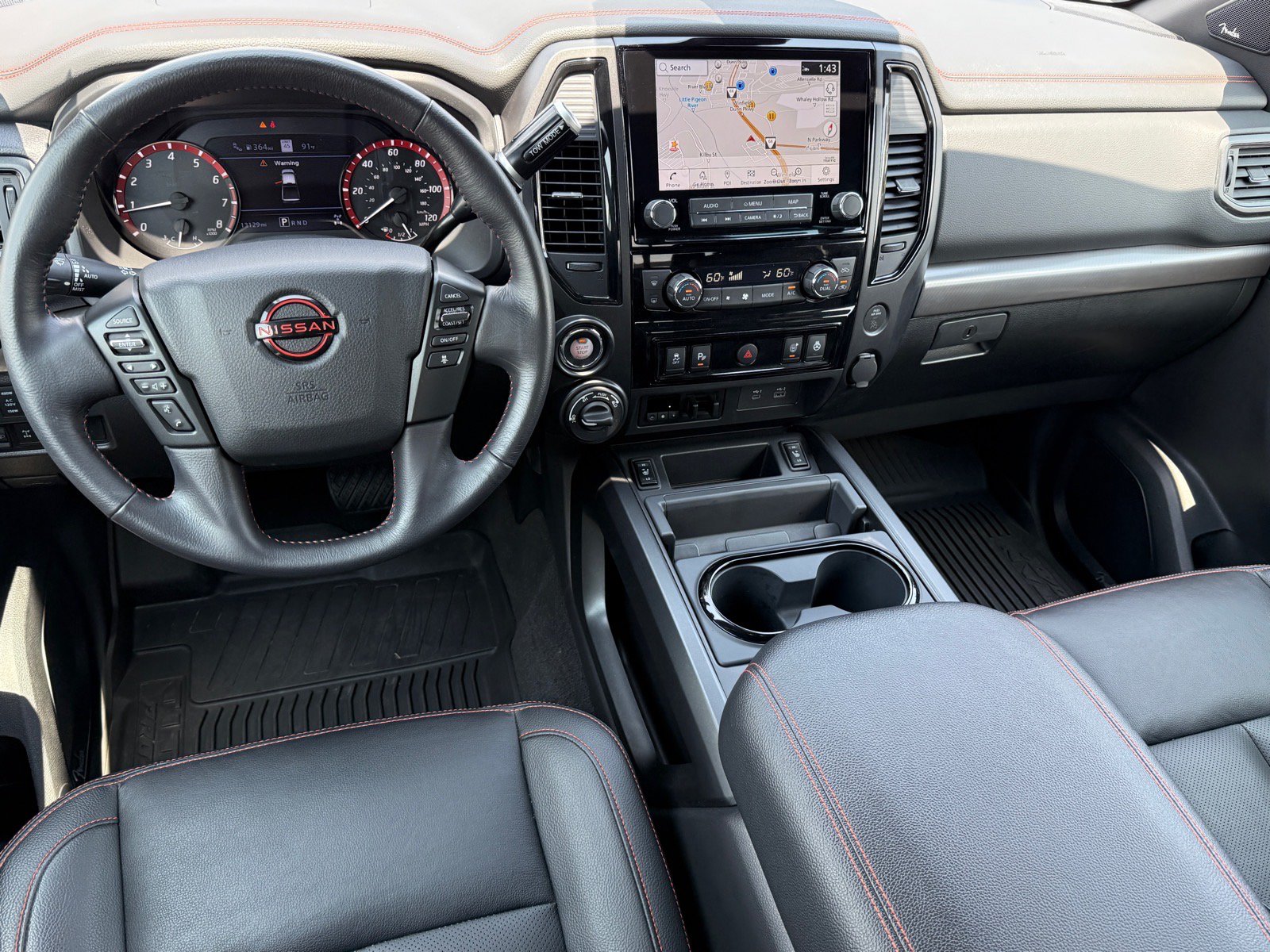 Used 2024 Nissan Titan PRO-4X w/ Pro-4x Convenience Package AWD/4WD image 12