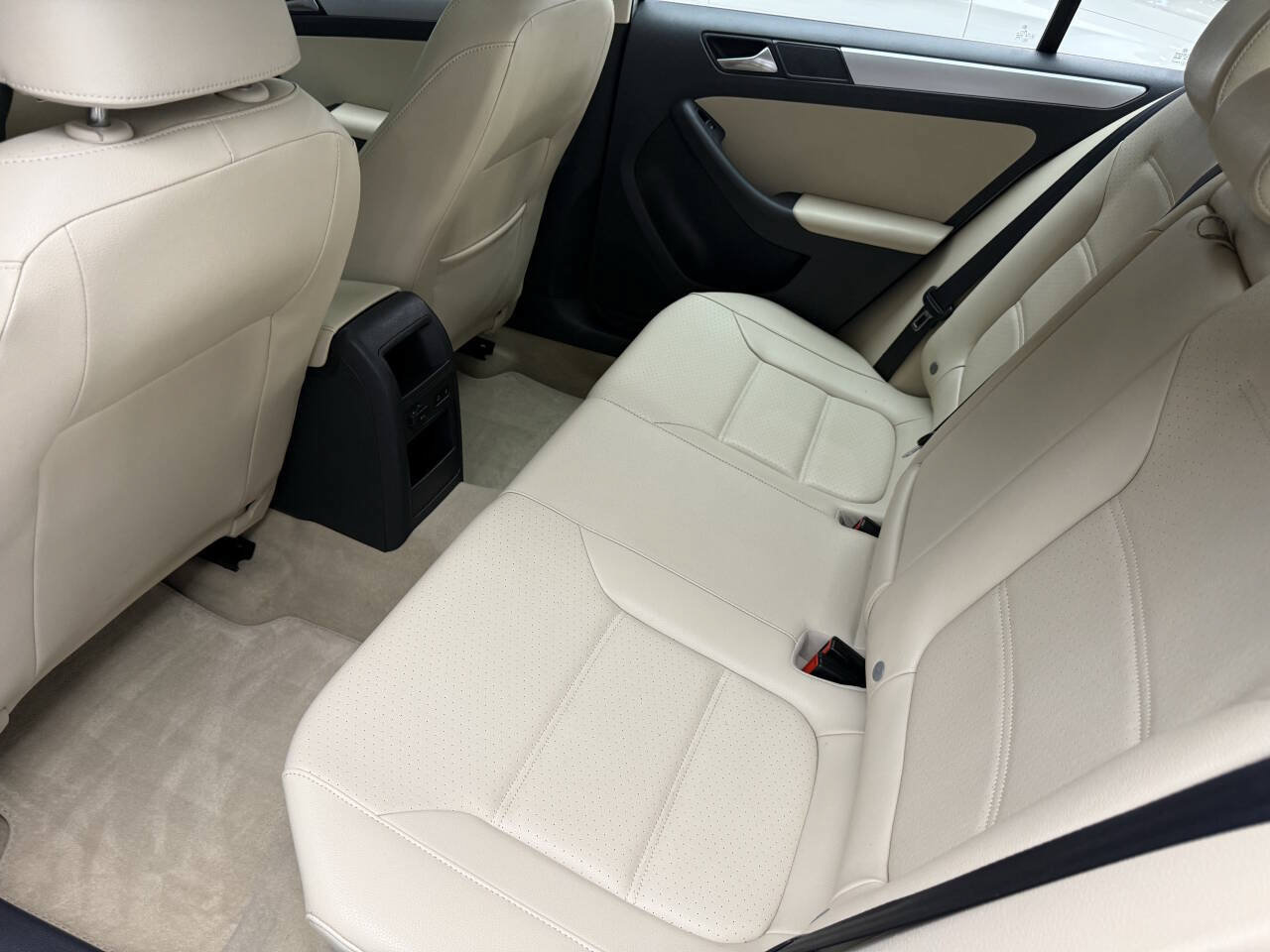 Used 2014 Volkswagen Jetta SE FWD image 18