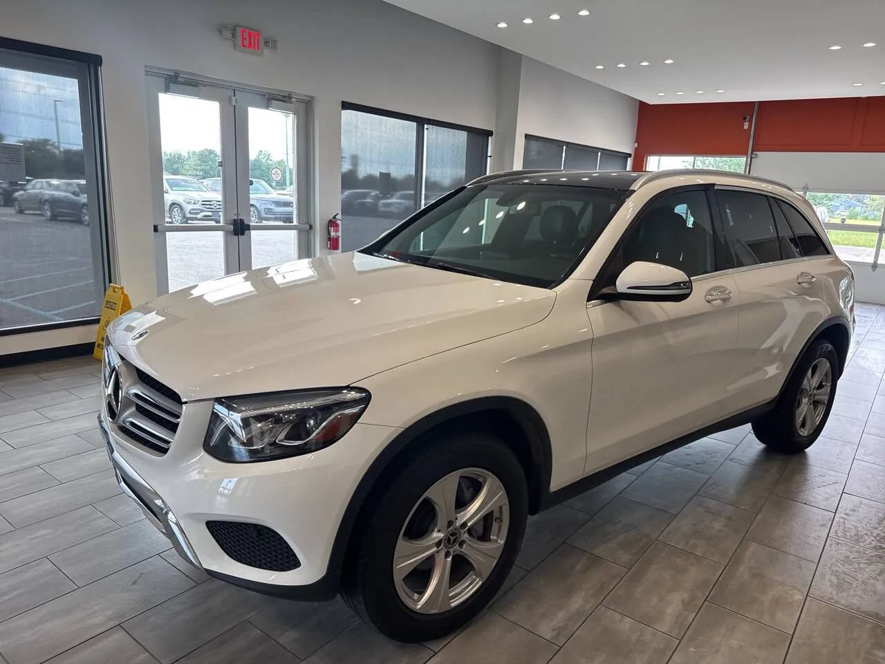 Used 2018 Mercedes-Benz GLC 300 4MATIC w/ Premium Package image 8