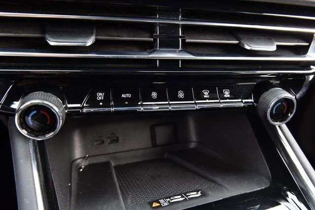 Used 2025 Chevrolet Traverse LT image 17