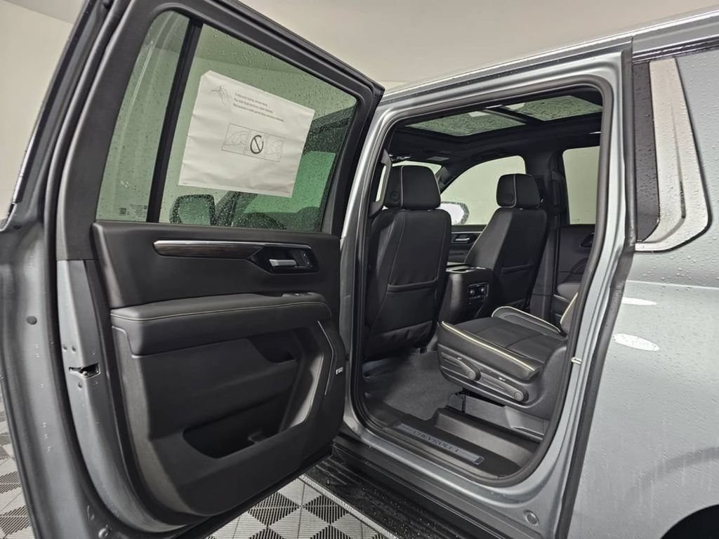 New 2026 Chevrolet Suburban Premier w/ Sun And Tow Package AWD/4WD image 17