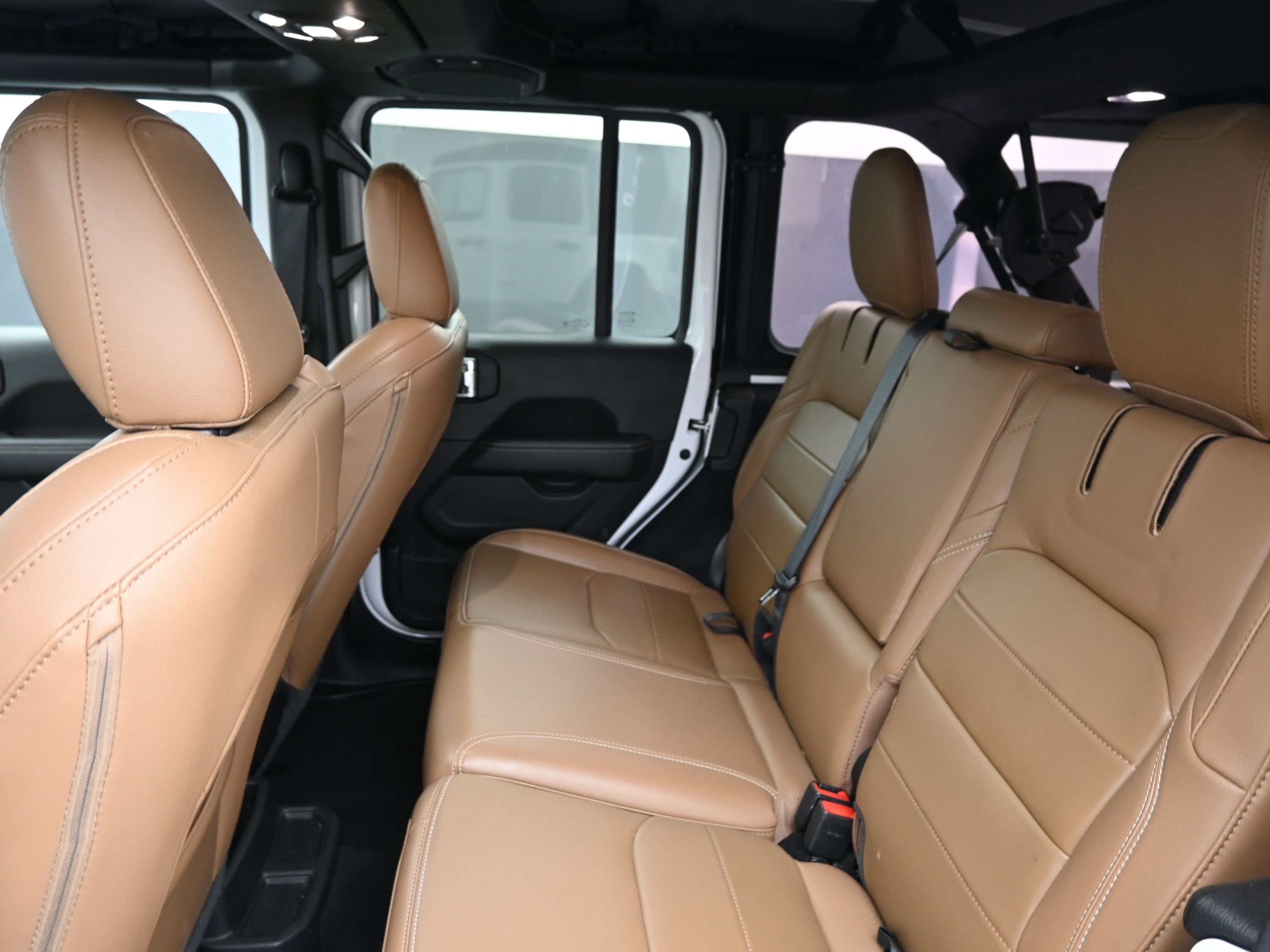 Used 2022 Jeep Wrangler Unlimited Sahara image 17