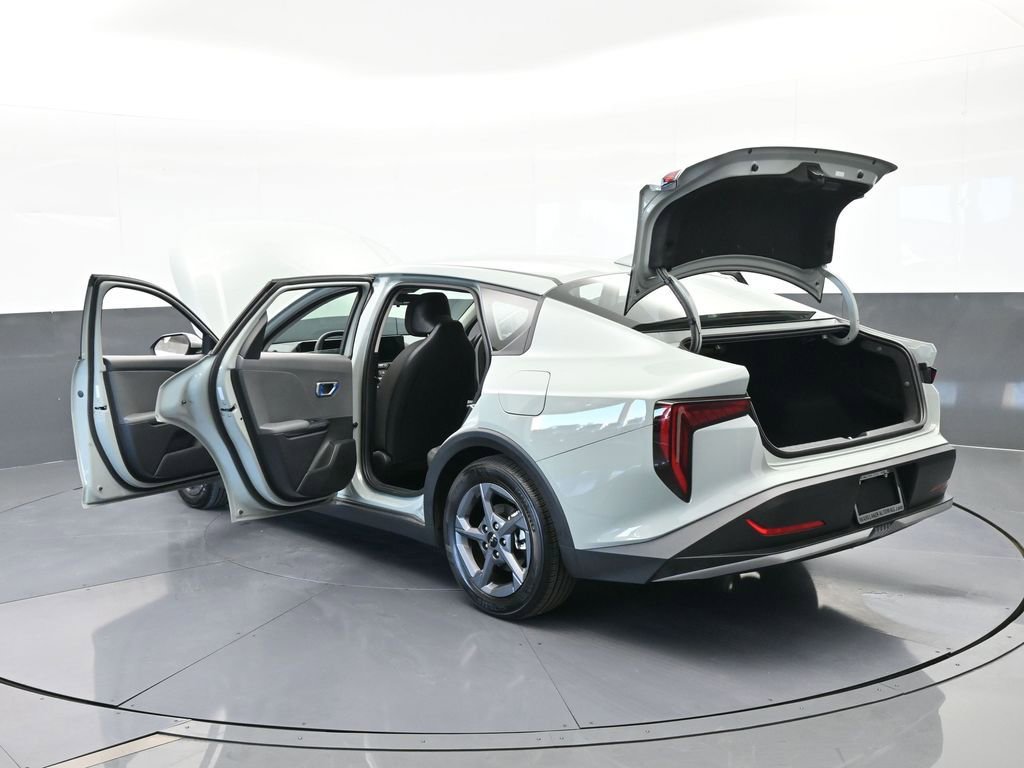 Used 2025 Kia K4 LXS image 70