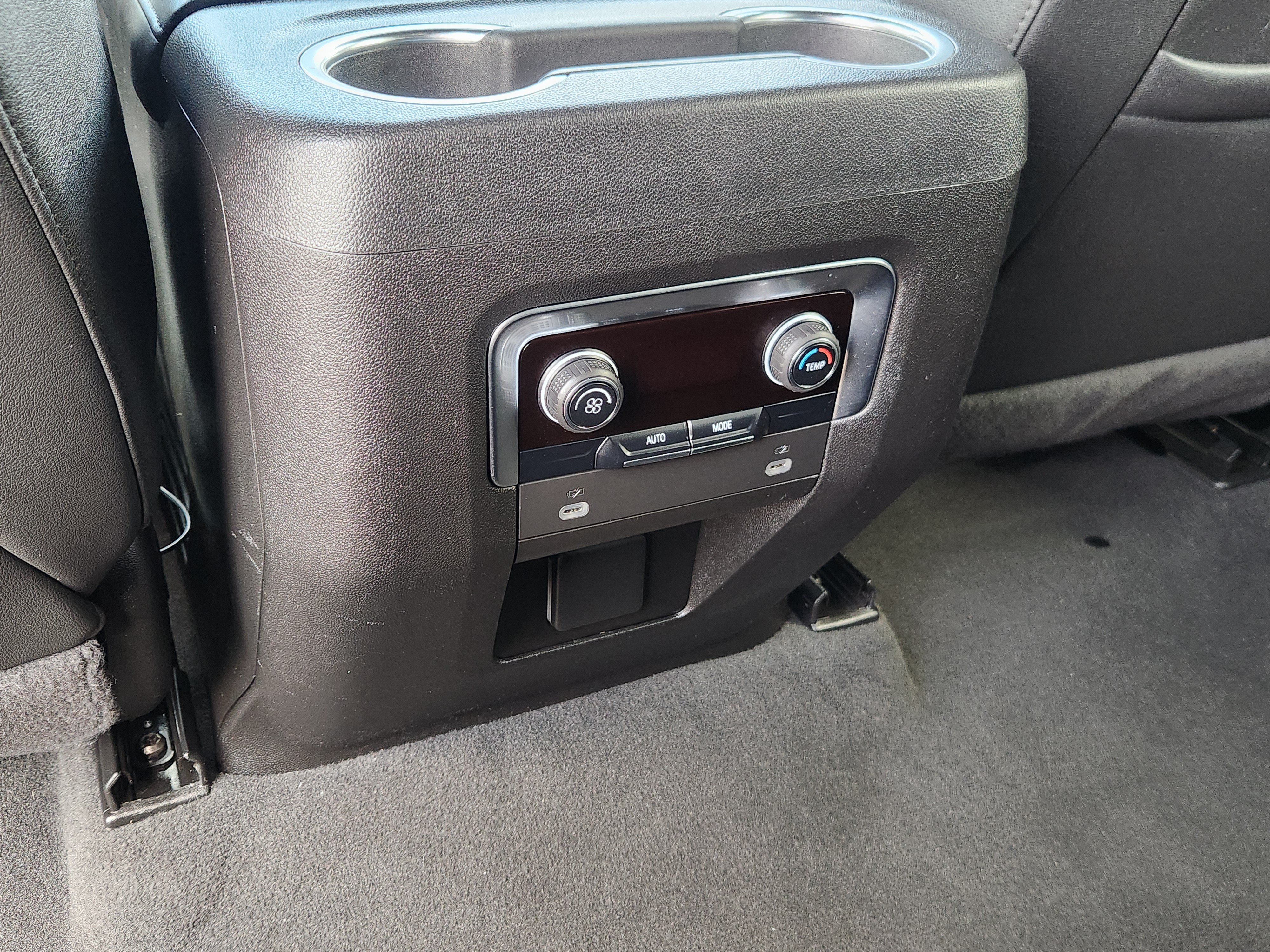Certified 2024 Chevrolet Suburban LT AWD/4WD image 31