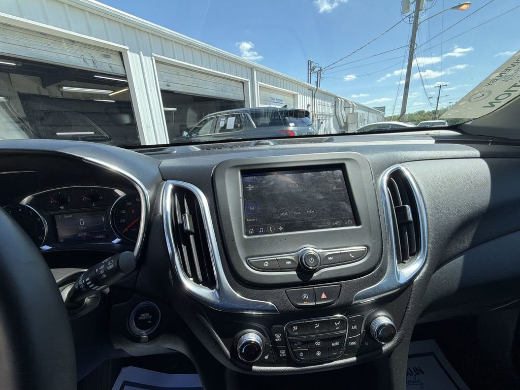 Used 2023 Chevrolet Equinox LT FWD image 16