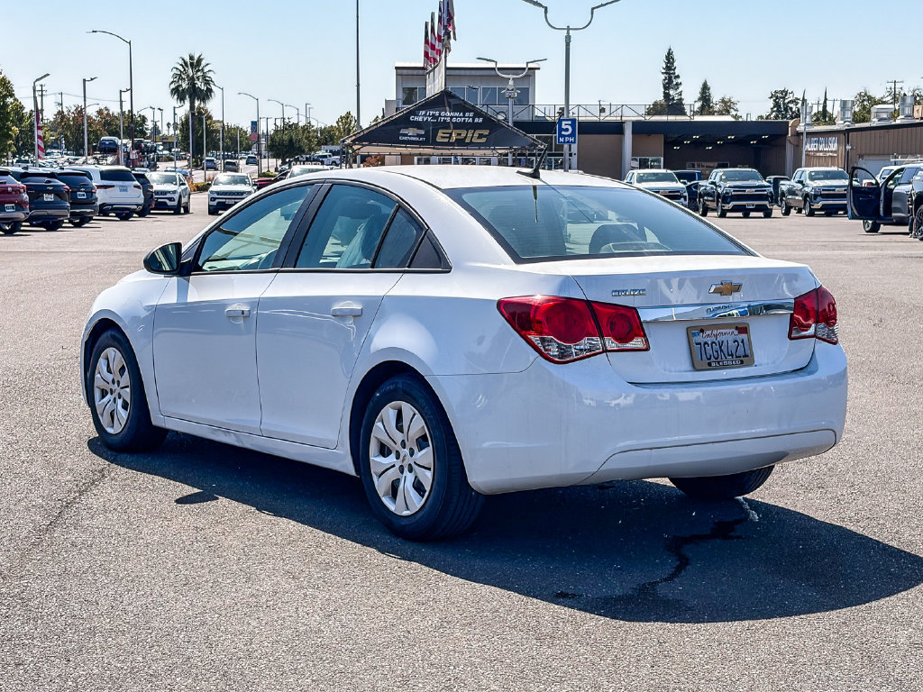 Used 2014 Chevrolet Cruze LS FWD image 2