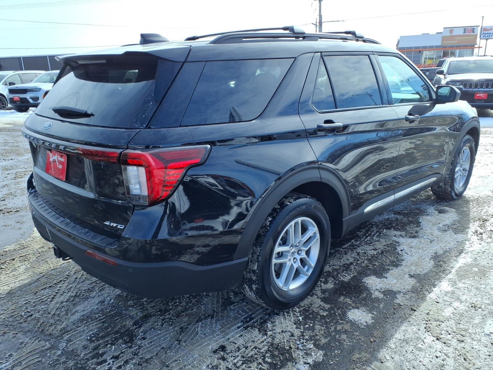Used 2025 Ford Explorer Active image 4