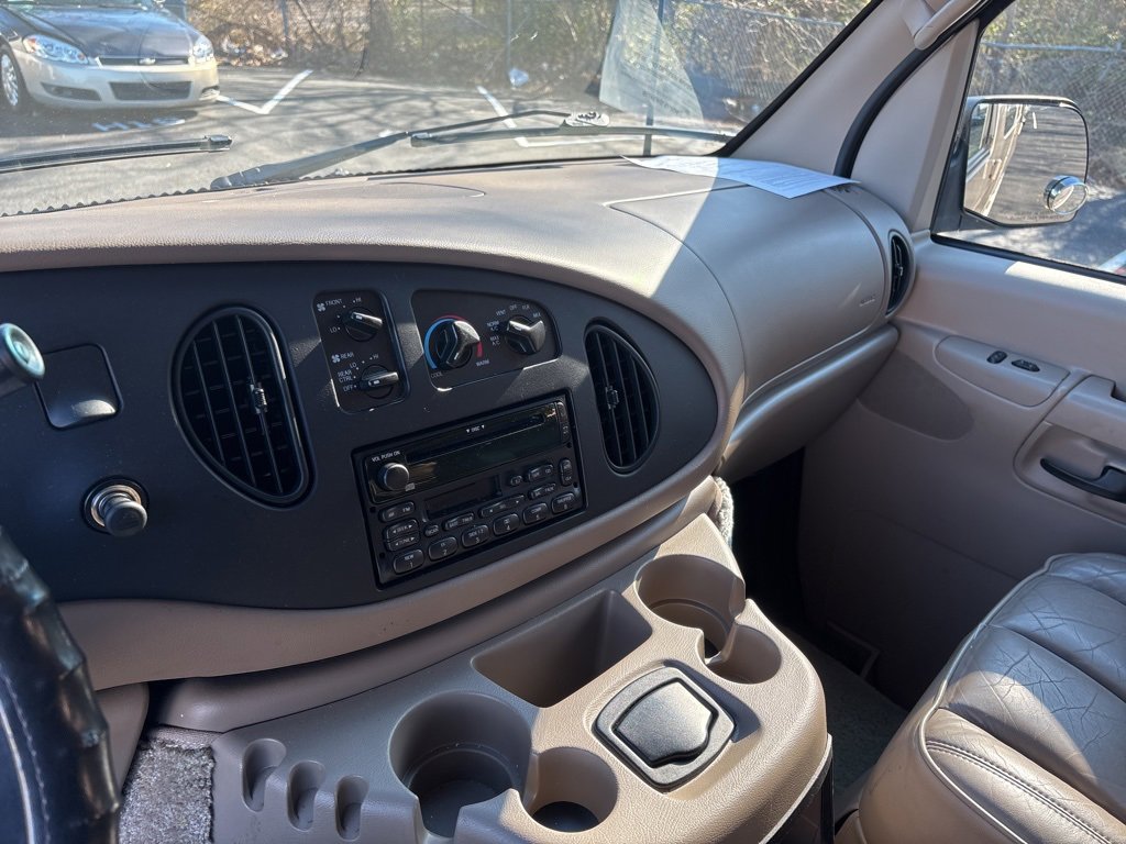 Used 2002 Ford E-150 and Econoline 150 image 11