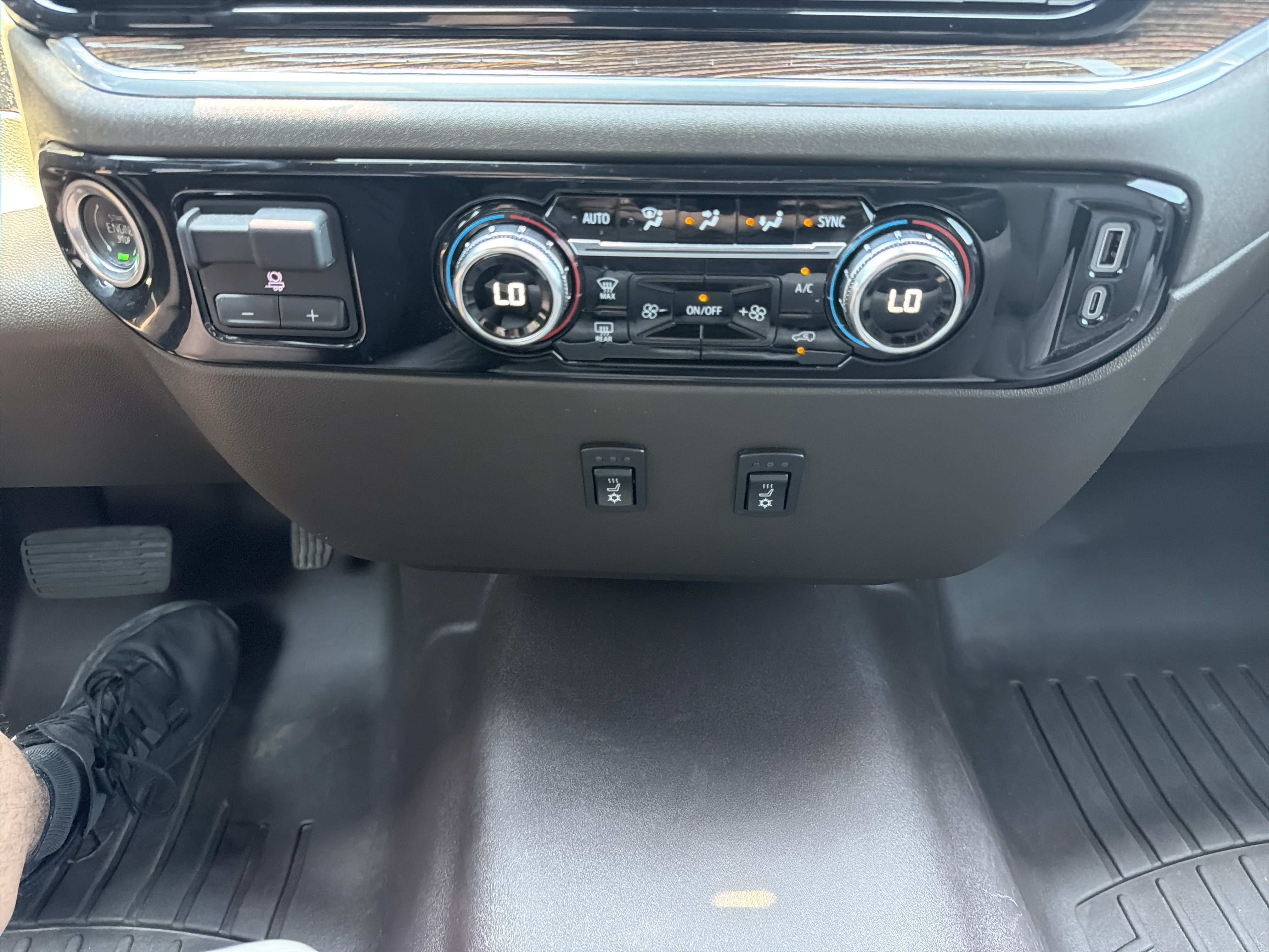 Used 2024 GMC Sierra 3500 SLE AWD/4WD image 28