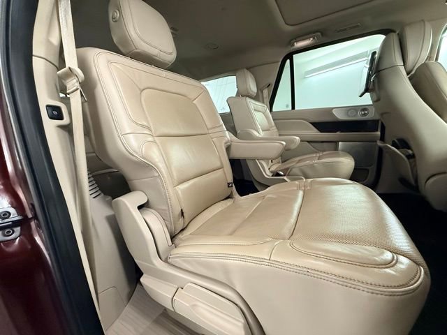 Used 2019 Lincoln Navigator L Reserve image 11