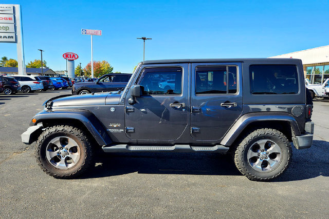 Used 2017 Jeep Wrangler Unlimited Sahara w/ Connectivity Group AWD/4WD image 5