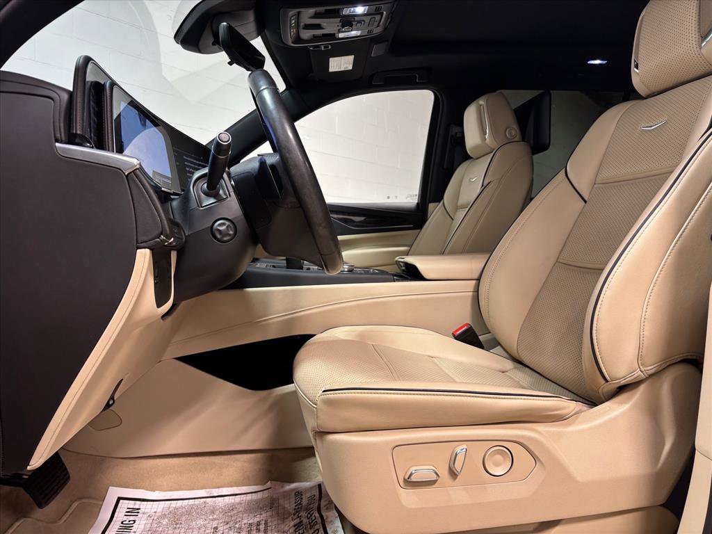 Used 2023 Cadillac Escalade Premium Luxury image 25