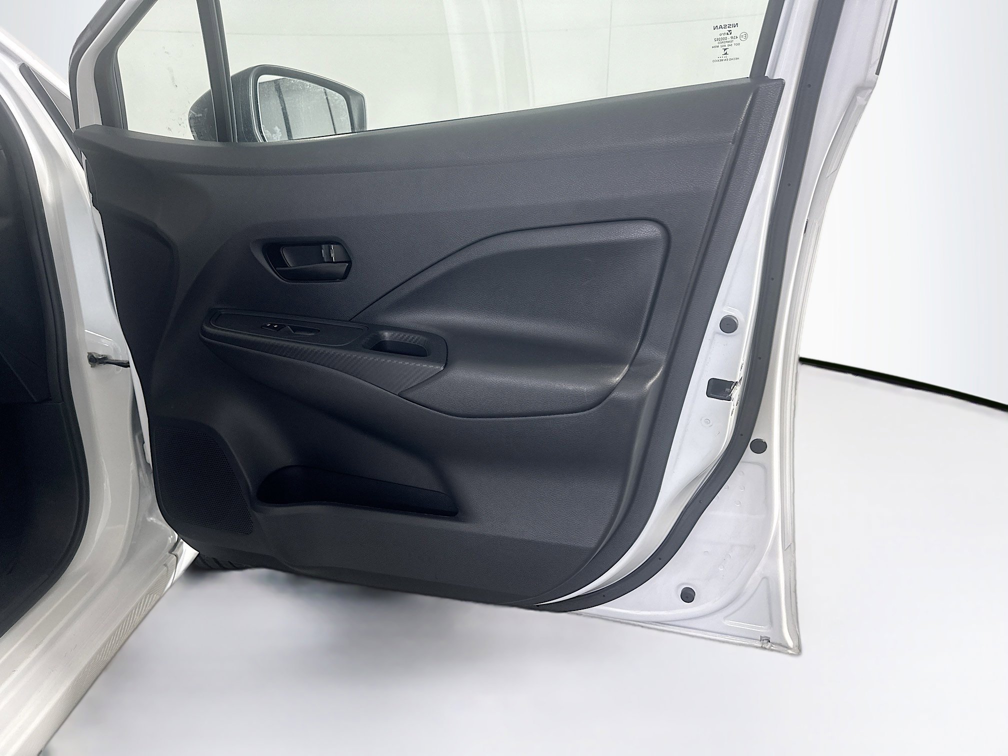 Used 2025 Nissan Versa S image 30