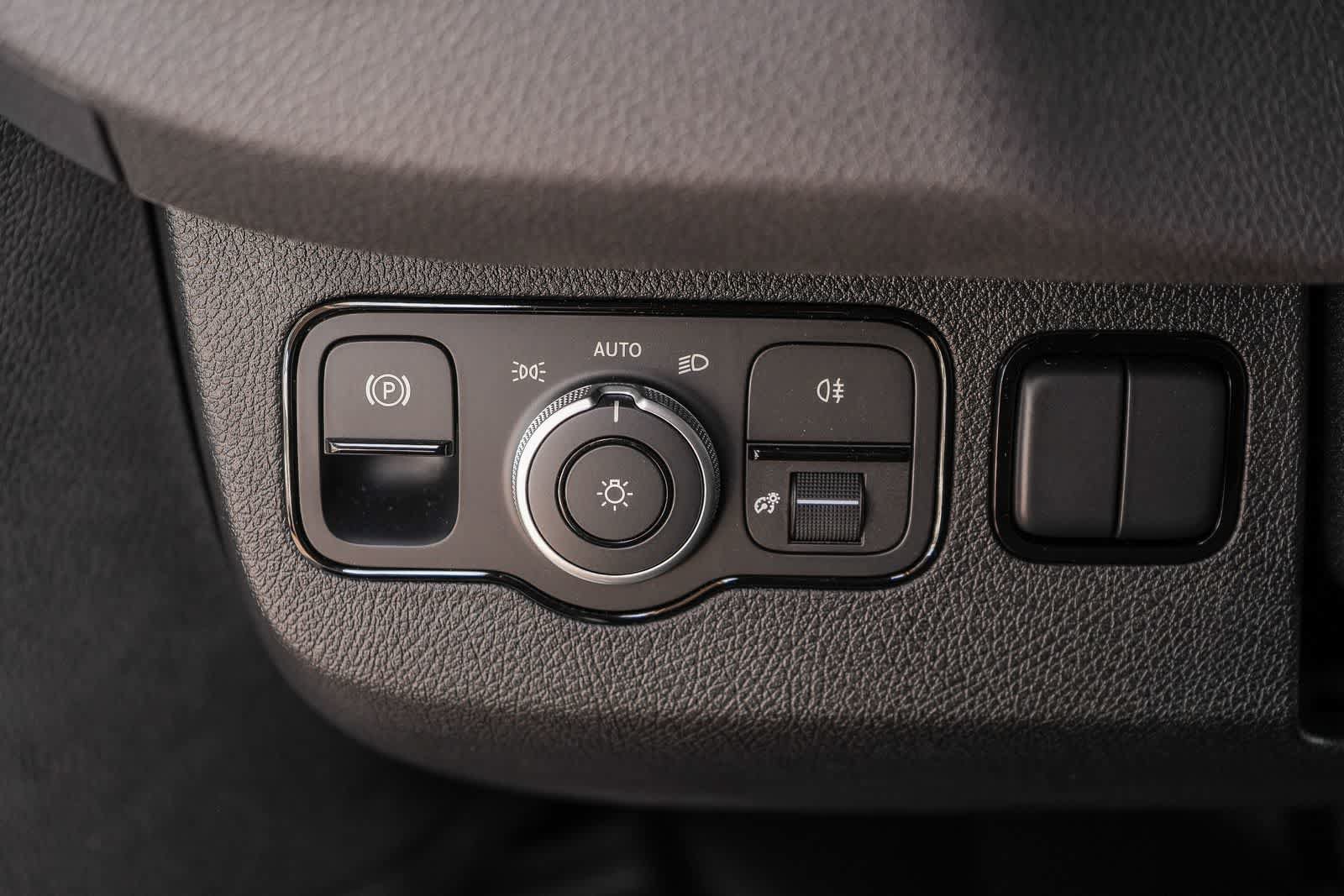New 2025 Mercedes-Benz eSprinter 170 Cargo image 24