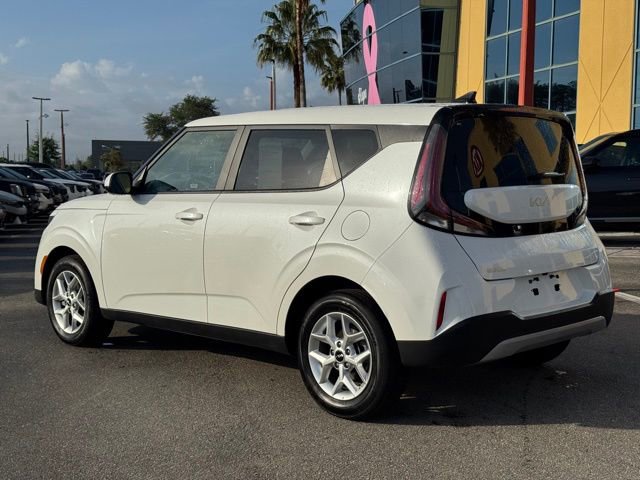 Certified 2025 Kia Soul LX w/ LX Technology Package image 3