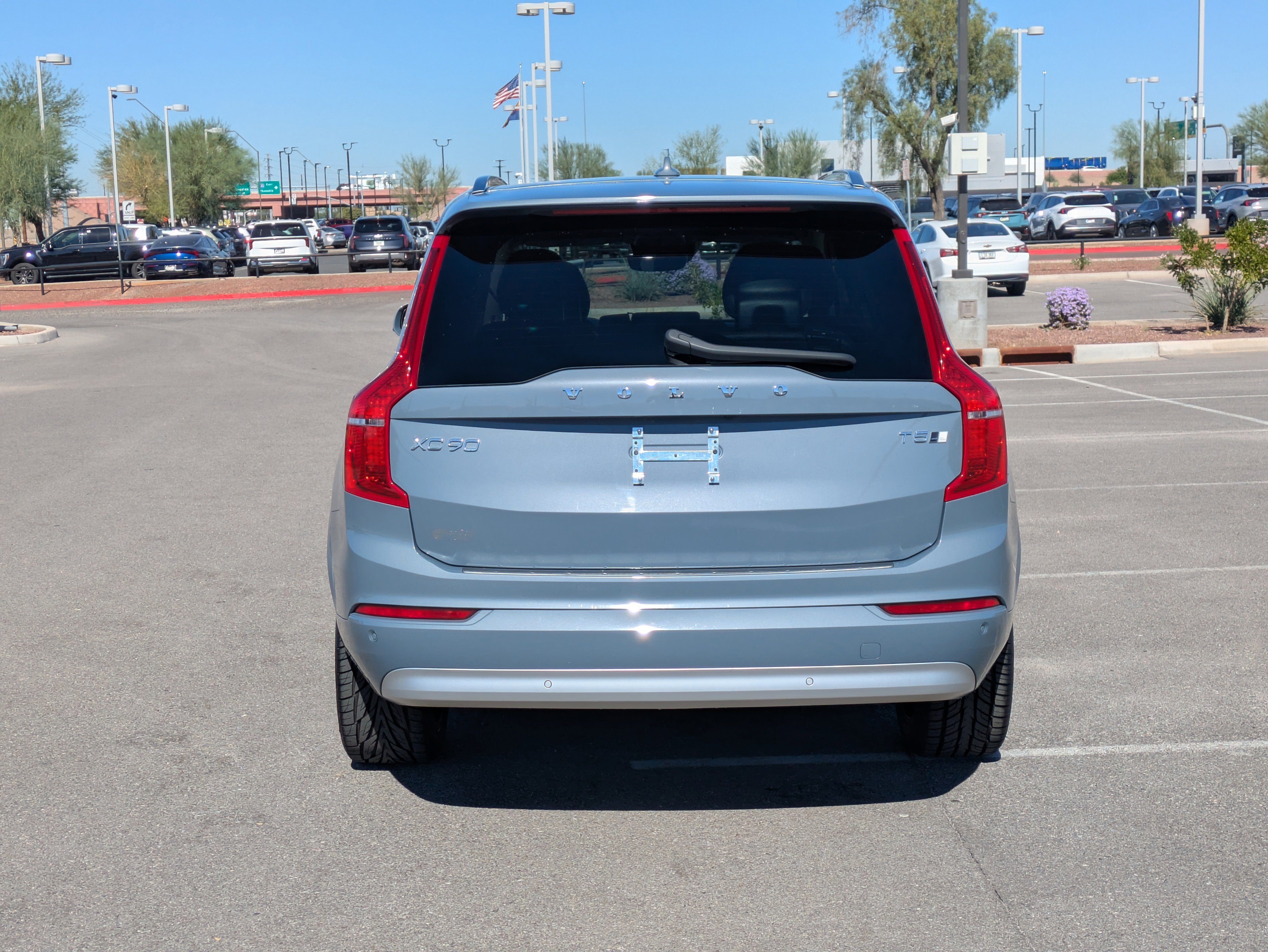 Used 2022 Volvo XC90 T5 Momentum w/ Advanced Package image 4