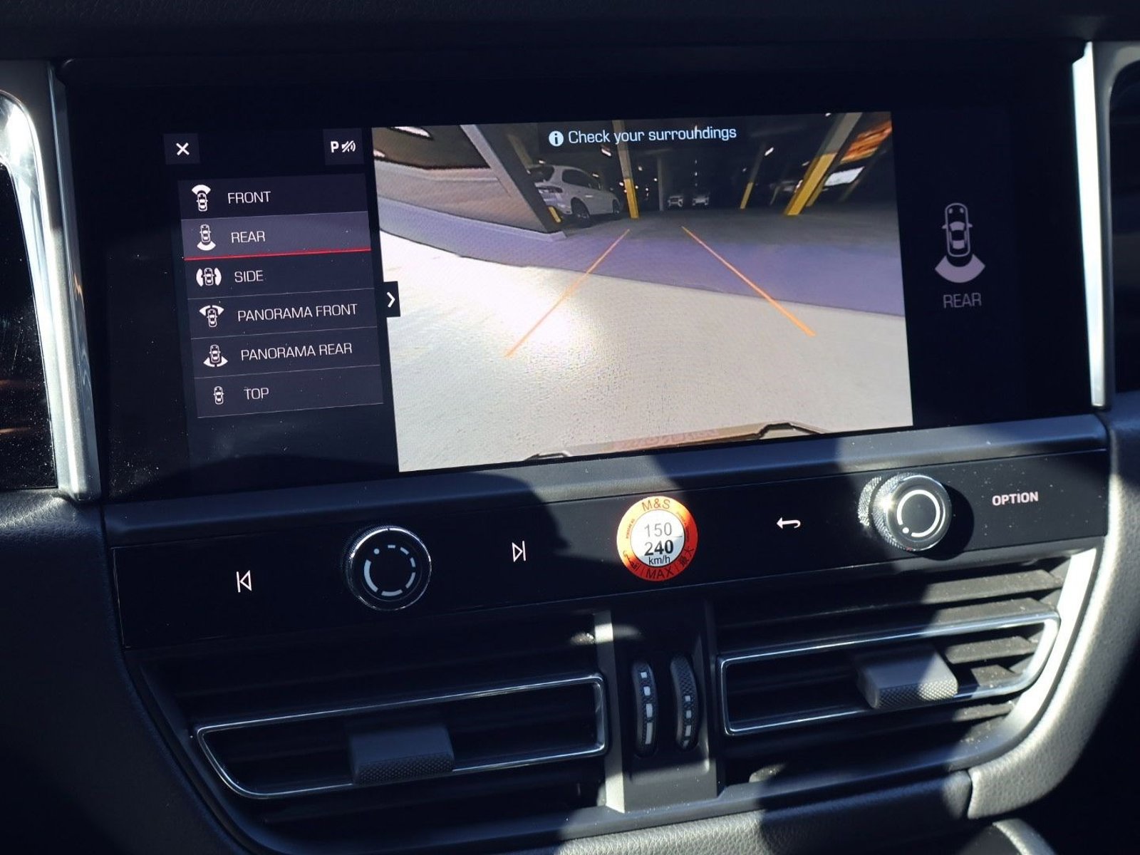 Certified 2025 Porsche Macan image 19