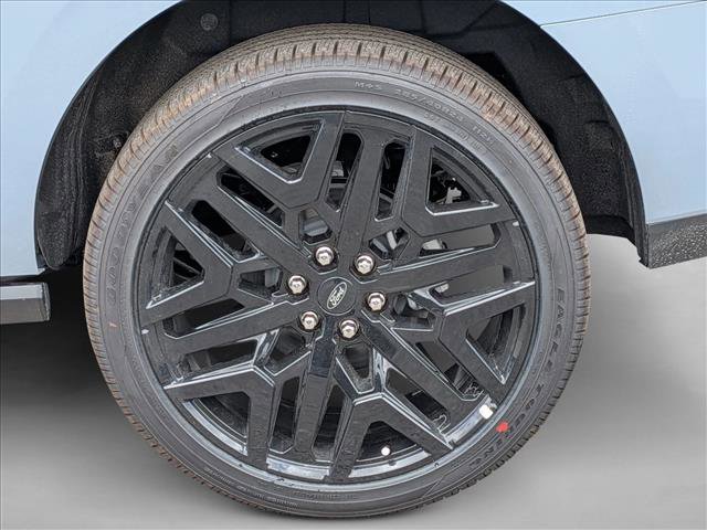 New 2026 Ford Expedition Platinum image 9