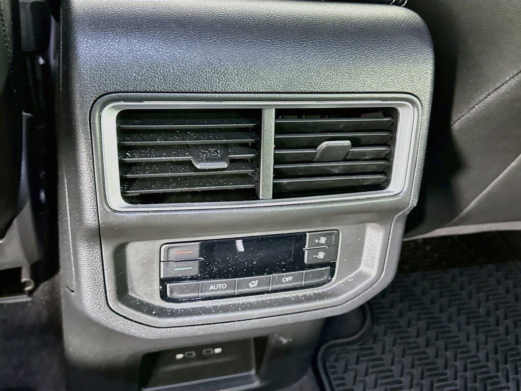 Used 2024 Volkswagen Atlas SE AWD/4WD image 32