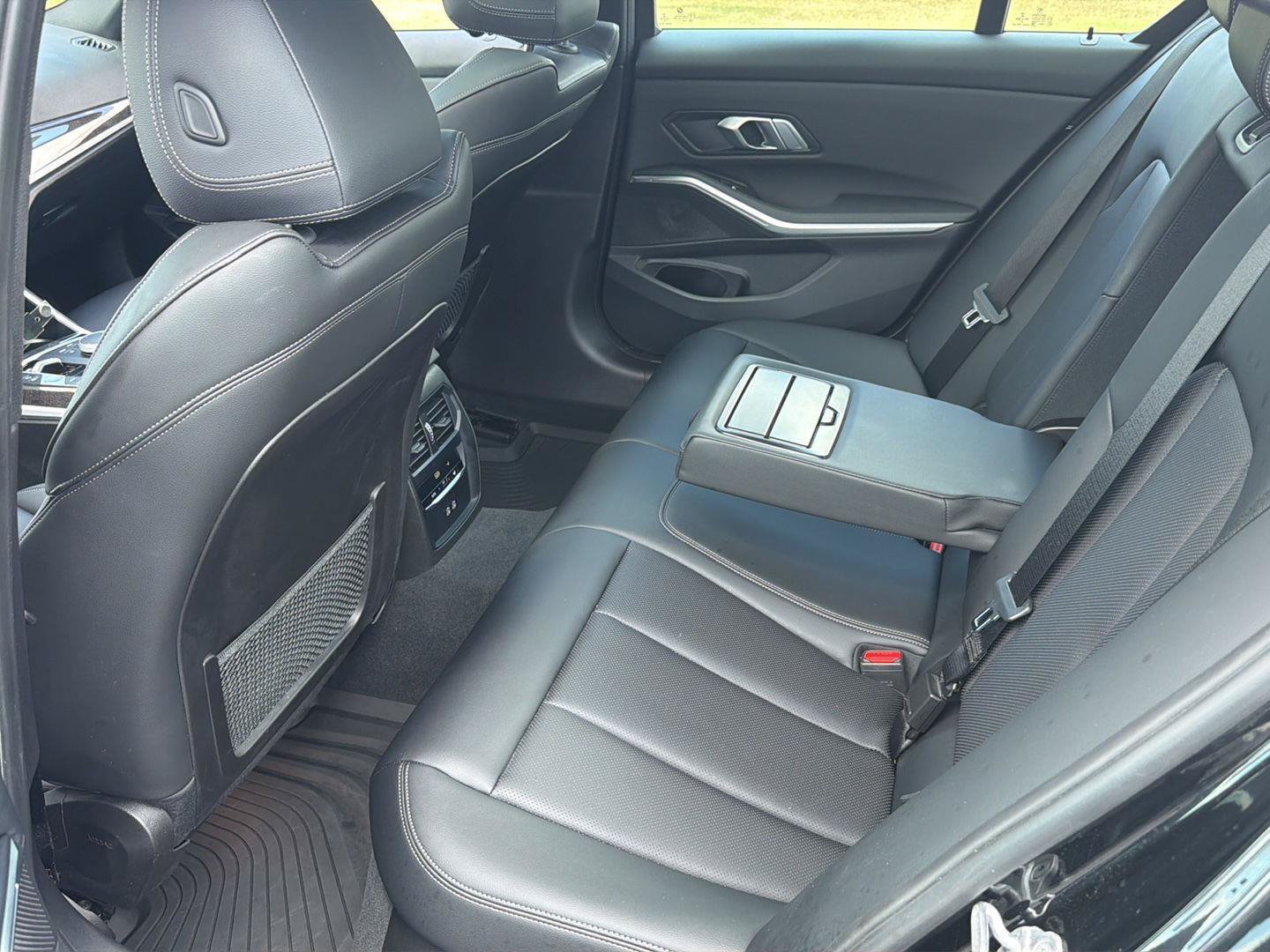 Used 2023 BMW 330i Sedan w/ Premium Package RWD image 11
