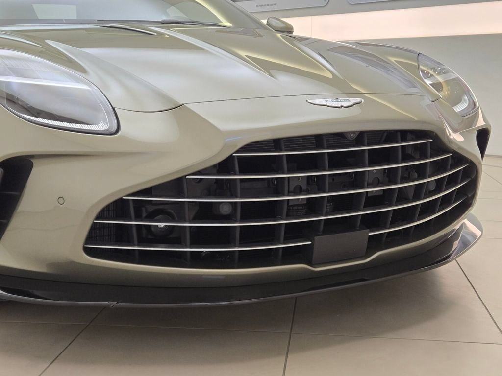 Used 2025 Aston Martin V8 Vantage Coupe RWD image 4