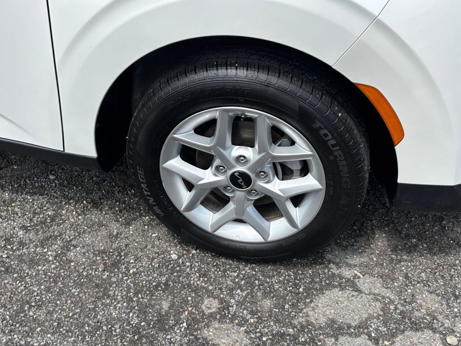 Used 2025 Kia Soul LX w/ LX Technology Package FWD image 28