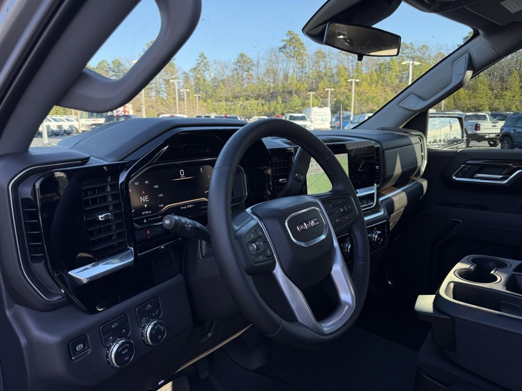 Used 2025 GMC Sierra 1500 SLE image 10