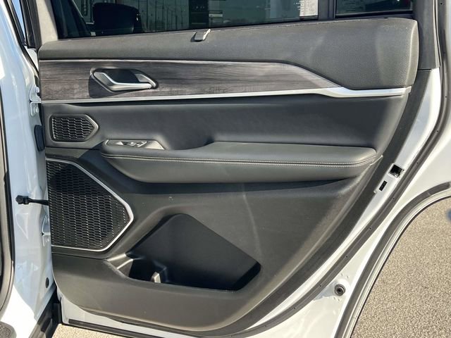 Used 2022 Jeep Grand Cherokee L Limited w/ Luxury Tech Group II image 25