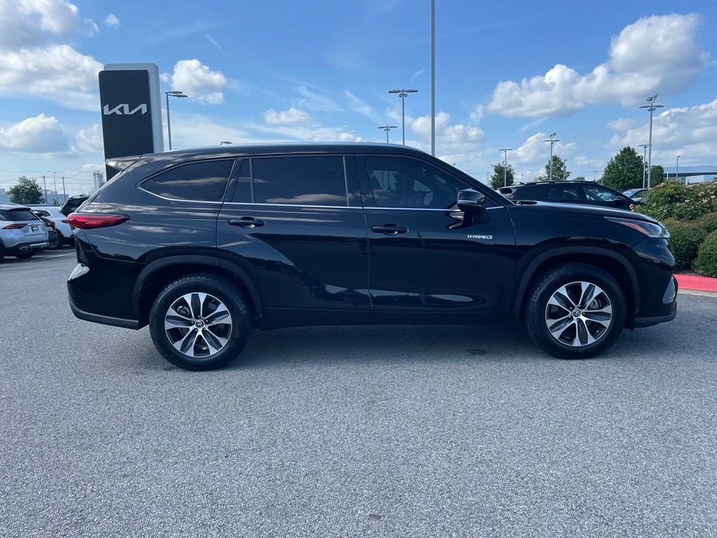 Used 2021 Toyota Highlander XLE FWD image 9