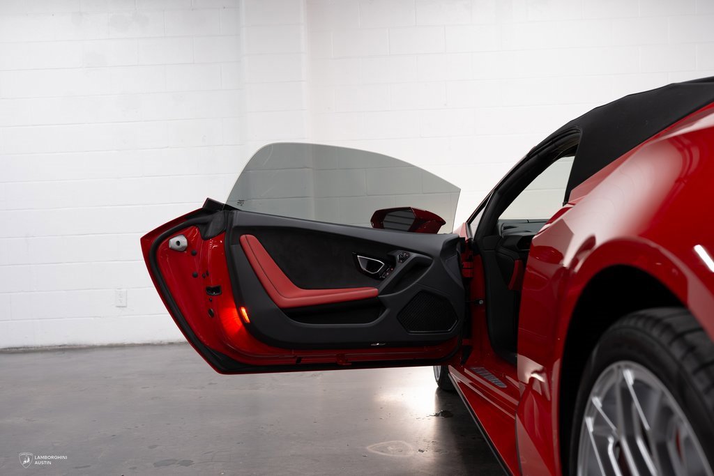 Used 2023 Lamborghini Huracan EVO image 23