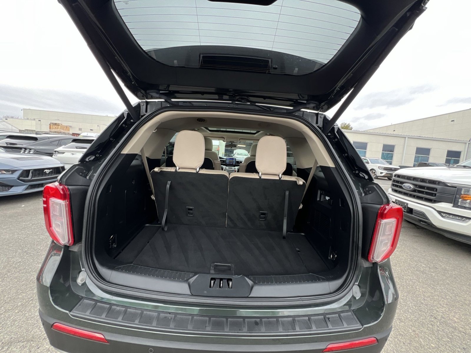 Used 2023 Ford Explorer XLT w/ Equipment Group 202A image 27