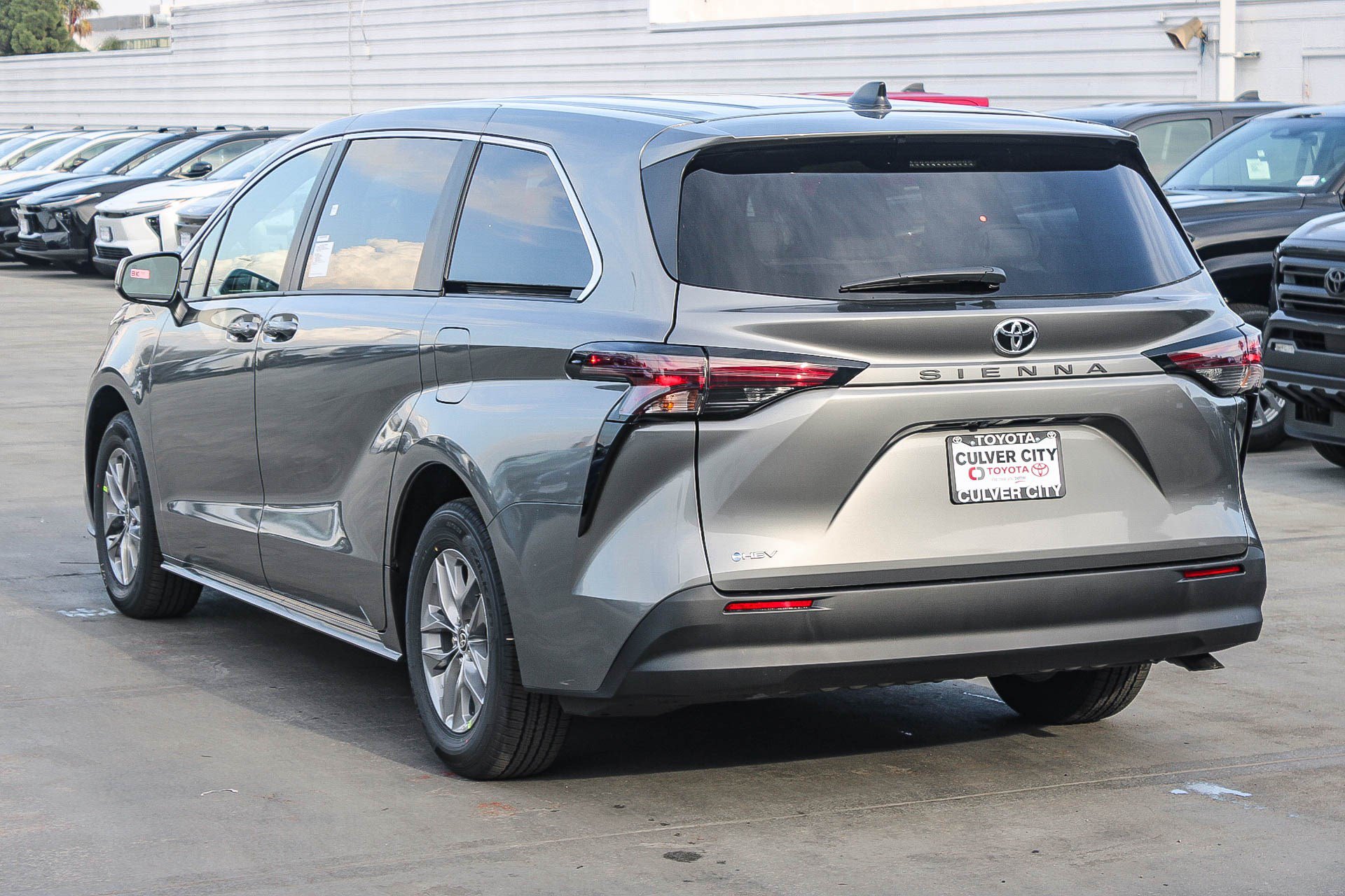 New 2026 Toyota Sienna LE FWD image 7