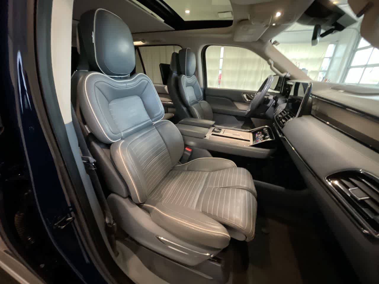 Used 2020 Lincoln Navigator Black Label w/ Cargo Convenience Package AWD/4WD image 26