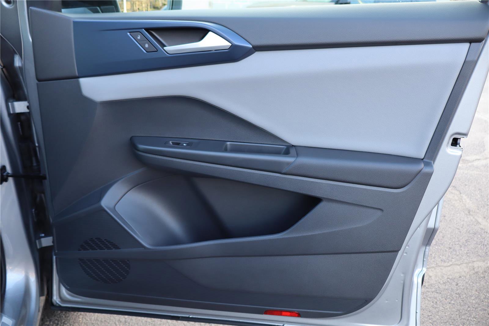 Certified 2023 Volkswagen Taos SE w/ Panoramic Sunroof Package image 28