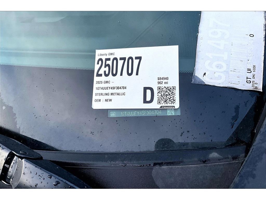New 2025 GMC Sierra 3500 SLT w/ SLT Premium Package image 8