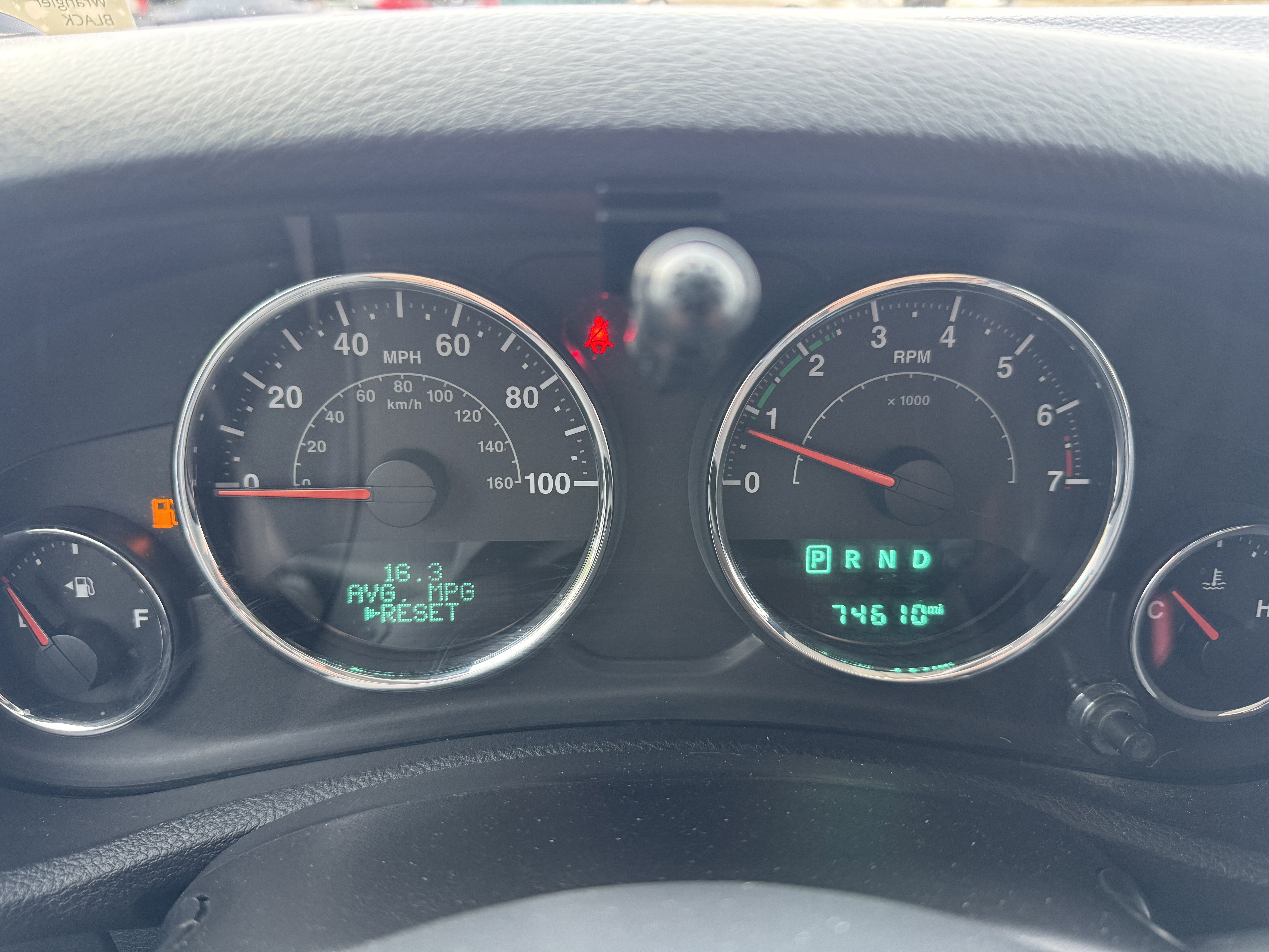Used 2015 Jeep Wrangler Unlimited Sahara w/ Connectivity Group AWD/4WD image 21