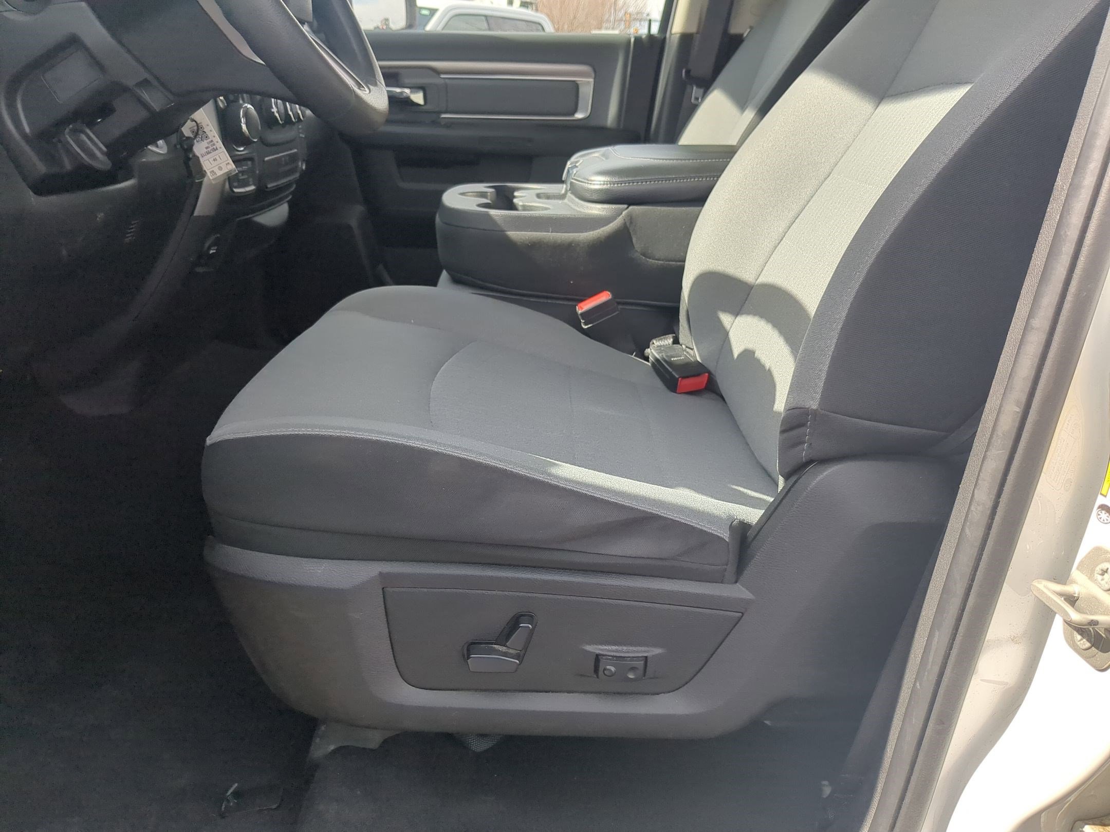 Used 2023 RAM 1500 Classic SLT image 17