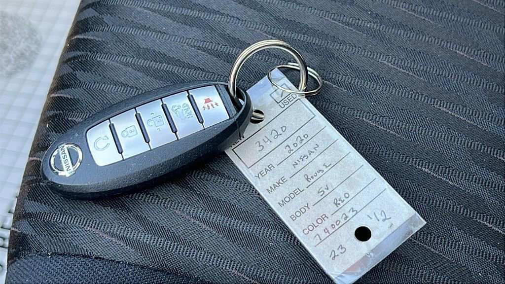 Used 2020 Nissan Rogue SV image 37