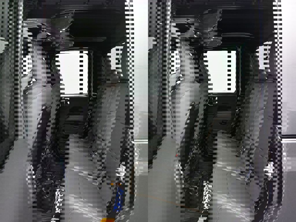 New 2025 Jeep Gladiator Mojave image 23