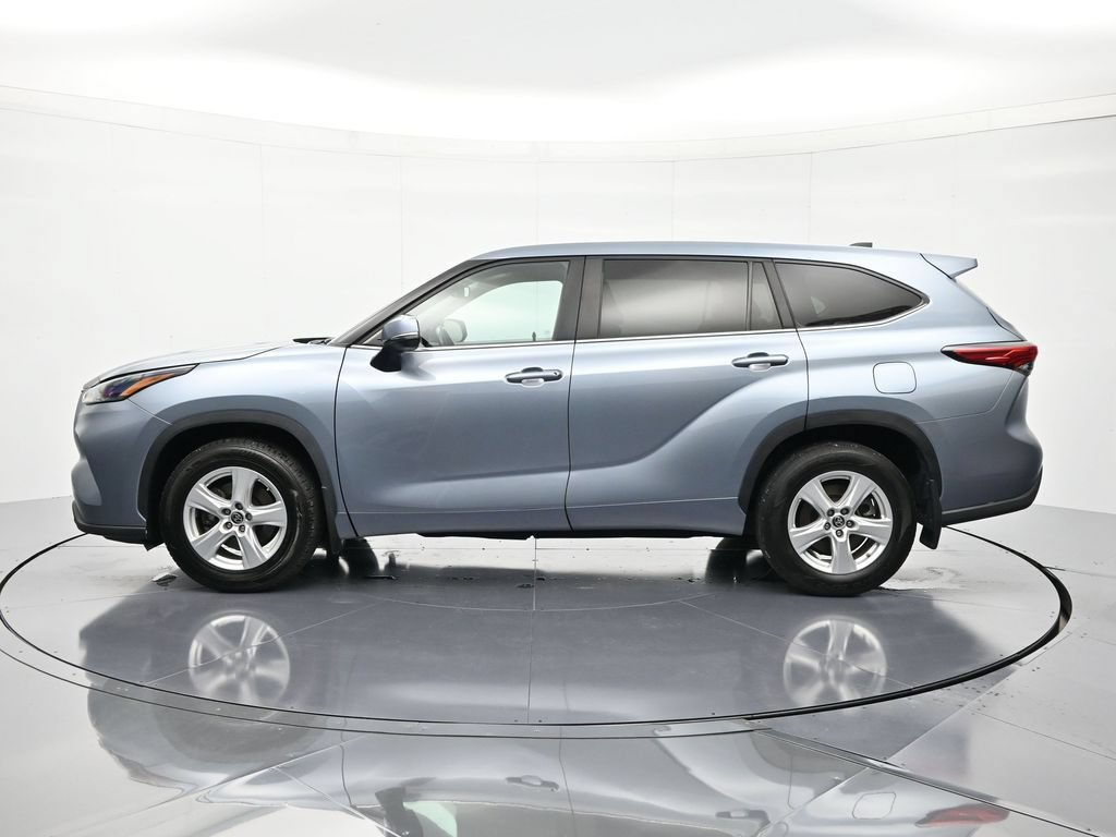 Used 2023 Toyota Highlander LE AWD/4WD image 8