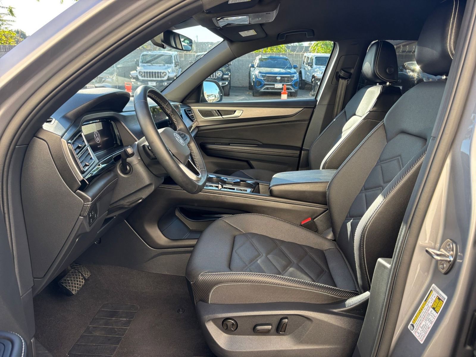 Used 2025 Volkswagen Atlas Cross Sport SE image 27